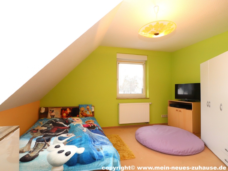 Bild 11 Zimmer 1 Dachgeschoss Einfamilienhaus Neupetershain
