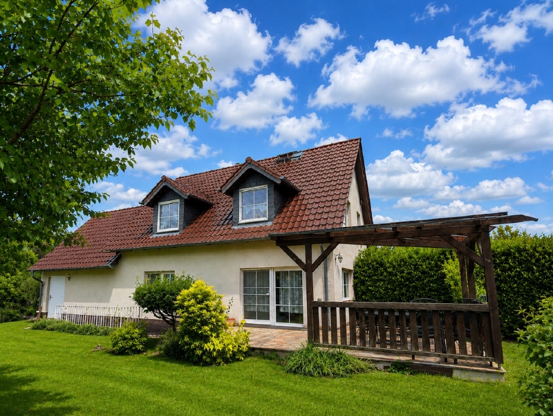 Bild 15 Wohnhaus R�ckansicht Einfamilienhaus Neupetershain