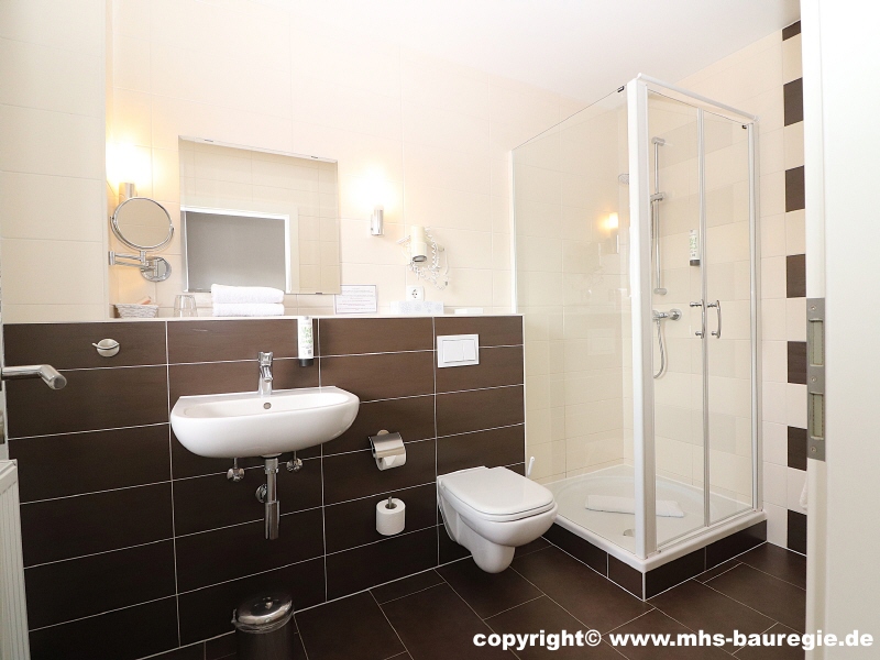 Bild 28 G�stehaus Dachgeschoss Zimmer 2 Bad Hotels Neu Zauche