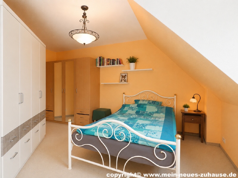 Bild 13 Schlafzimmer Dachgeschoss Einfamilienhaus Neupetershain