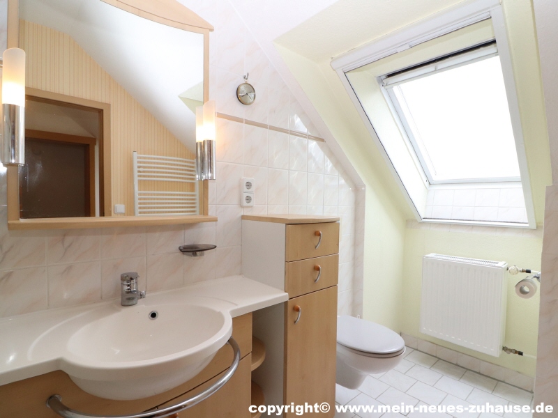 Bild 9 Wohnung 1 Dachgeschoss Bad Ansicht 1 Einfamilienhaus Dissen-Striesow