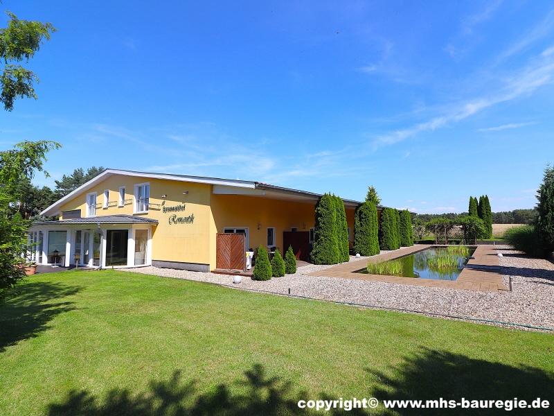 Bild 2 Hotel und Teich Gastgewerbe Neu Zauche
