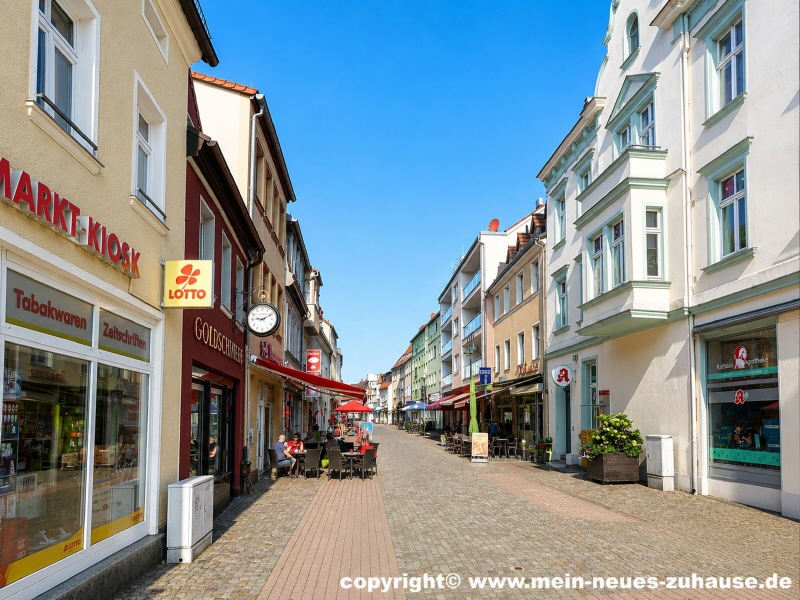Bild 21 Fu�g�ngerzone Ansicht 1 (KI-optimiert) Wohn- / Gesch�ftshaus Senftenberg