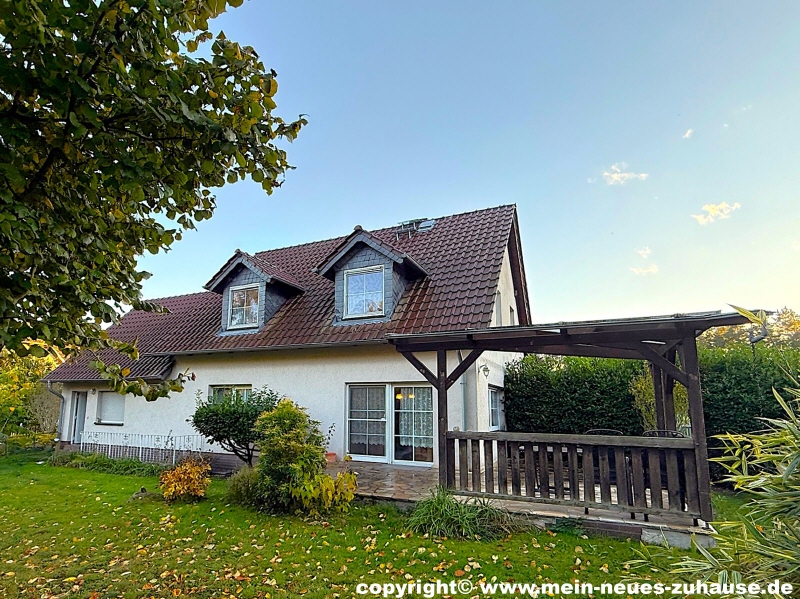 Bild 15 Wohnhaus R�ckansicht Einfamilienhaus Neupetershain