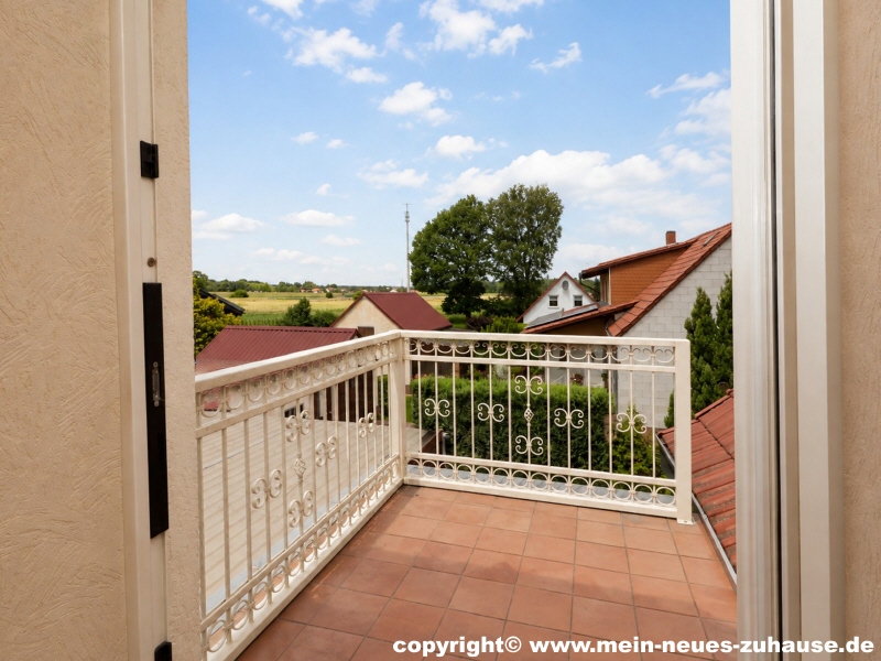 Bild 16 Balkon Dachgeschoss (KI-optimiert) Einfamilienhaus Drebkau