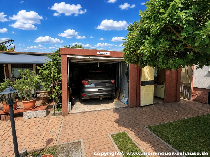 Bild 27 Garage Ansicht 2 (KI-optimiert) Einfamilienhaus Drebkau