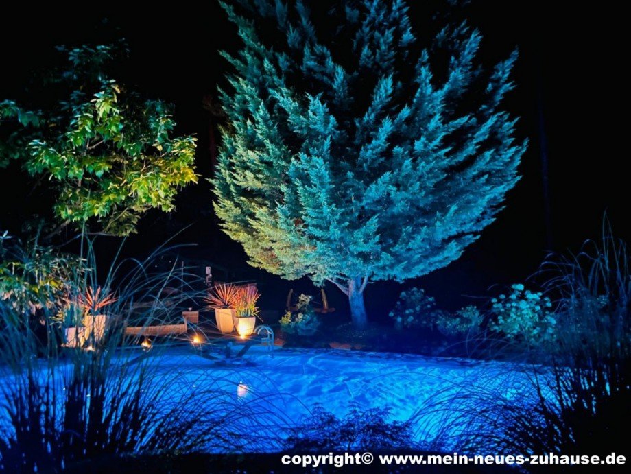 Bild 14 Pool Nachtansicht Bungalow Cottbus