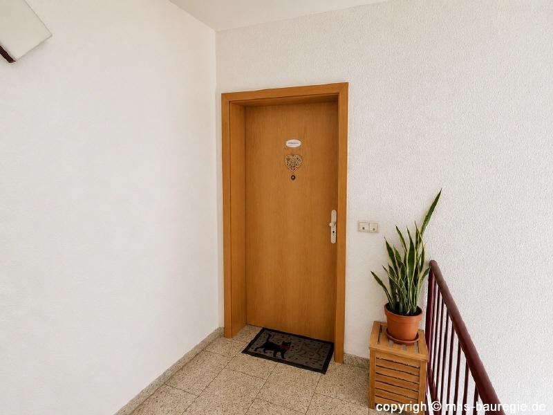 Bild 4 Wohnungseingangst�r Dachgeschosswohnung Cottbus