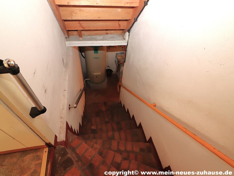 Bild 12 Kellertreppe Einfamilienhaus Gro�r�schen