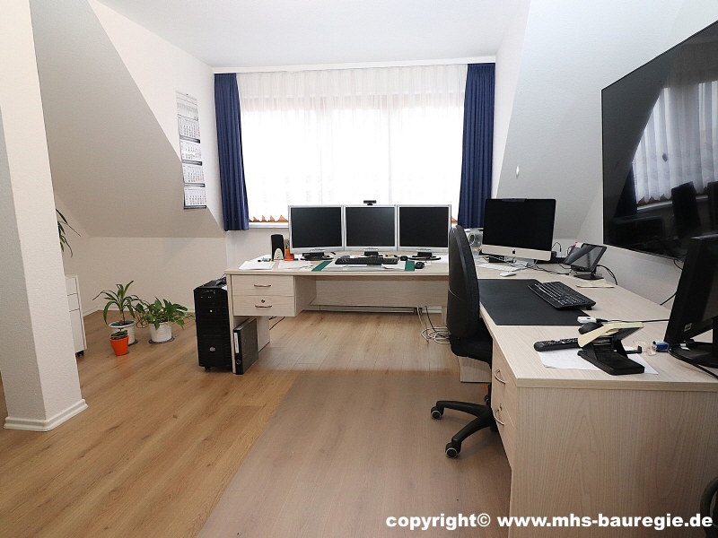 Bild 13 B�ro Dachgeschoss Raum 1 Wohn- / Gesch�ftshaus Lauchhammer