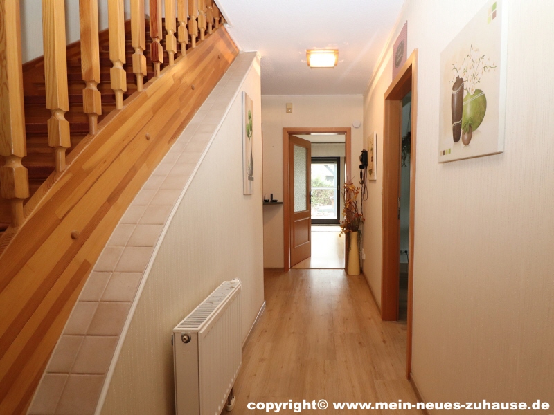 Bild 11 Wohnung 2 Erdgeschoss Flur Einfamilienhaus Dissen-Striesow