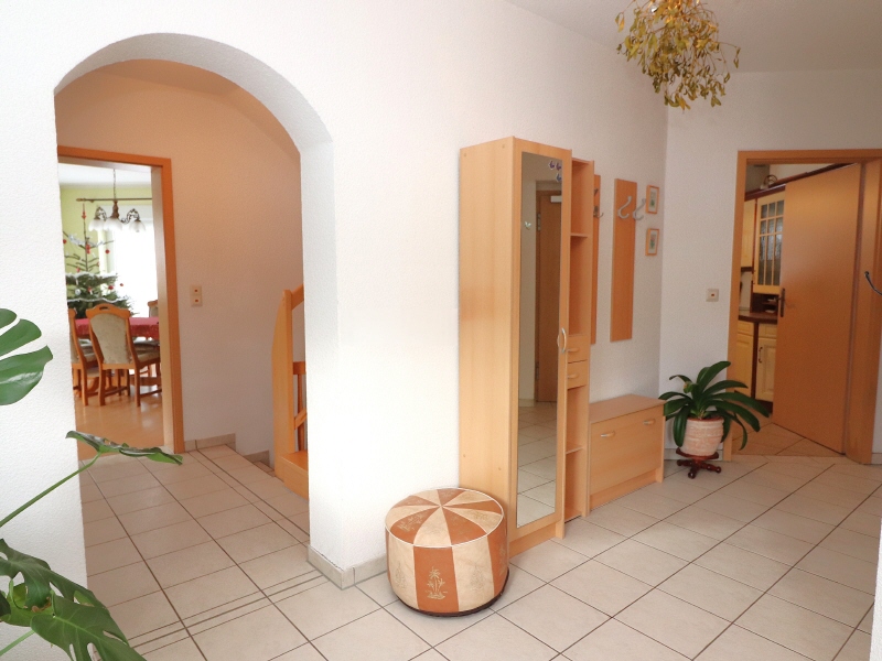 Bild 3 Flur Erdgeschoss Einfamilienhaus Neupetershain