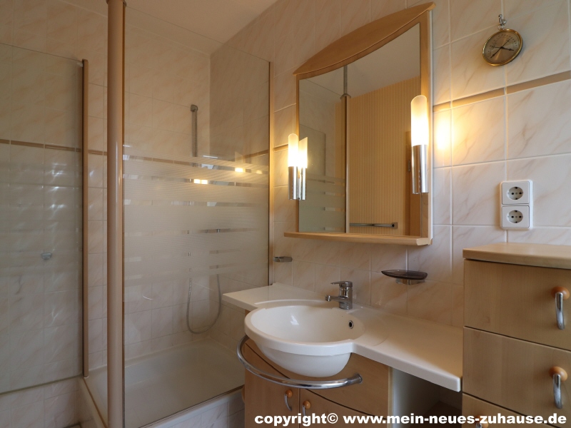 Bild 10 Wohnung 1 Dachgeschoss Bad Ansicht 2 Einfamilienhaus Dissen-Striesow