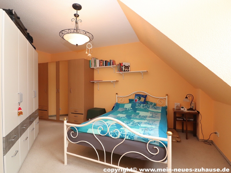 Bild 13 Schlafzimmer Dachgeschoss Einfamilienhaus Neupetershain