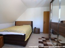 Bild 12 Schlafzimmer Dachgeschoss Einfamilienhaus mit Einliegerwohnung in ruhiger Lage -  Eigennutzung mit Vermietungspotential!