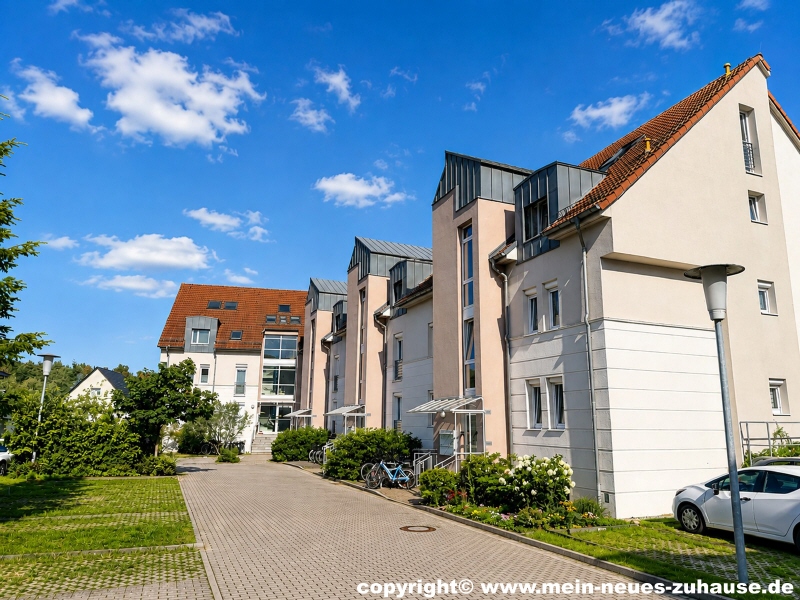 Bild 2 Eingangsbereich Ansicht 2 (KI-optimiert) Dachgeschosswohnung Cottbus