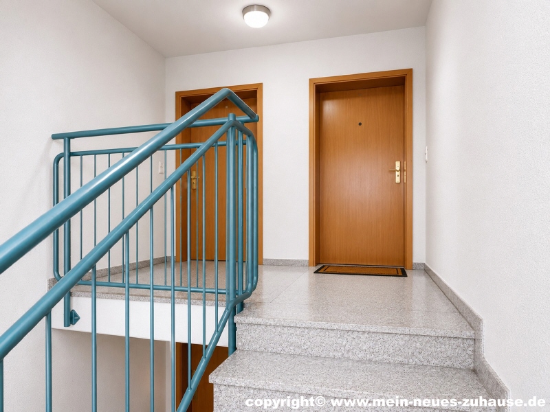 Bild 15 Wohnungseingangst�r (KI-optimiert) Dachgeschosswohnung Cottbus