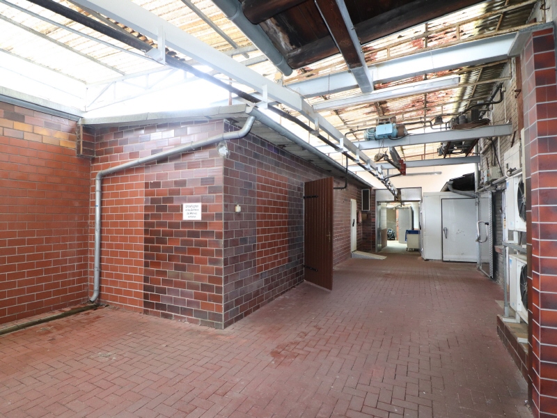 Bild 19 Teilansicht Hof mit Produktion und Lager Wohn- / Gesch�ftshaus Cottbus