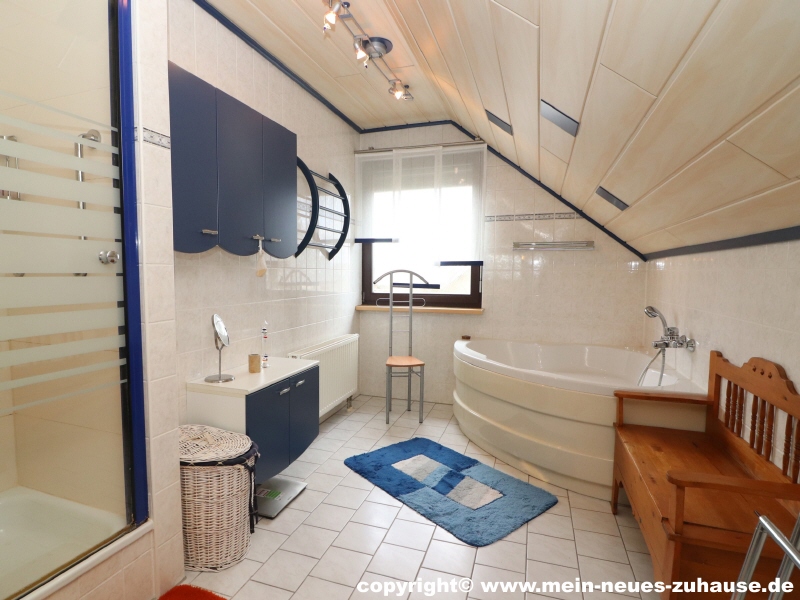 Bild 18 Wohnung 2 Dachgeschoss Bad Einfamilienhaus Dissen-Striesow