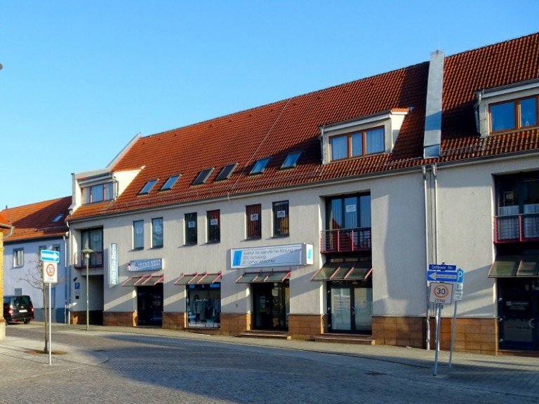 Bild 1 Wohn- und Geschaftshaus Stra�enansicht Lauchhammer Wohn- / Gesch�ftshaus Solides Investment in Lauchhammer!