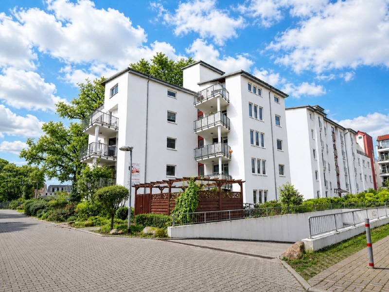 Bild 2 Wohnhaus Ansicht 2 (KI-optimiert) Etagenwohnung Cottbus